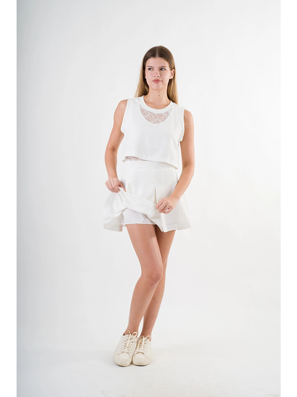 Kadın Beyaz Dantel Desenli Bisiklet Yaka Kolsuz Astarlı Elbise HZL24S-YY10021