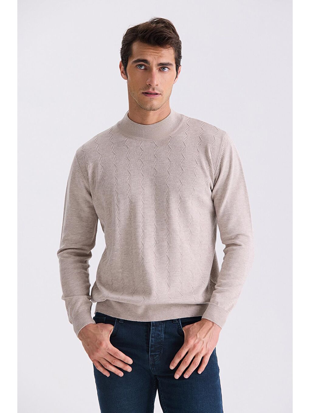 Bej Classic Fit Desenli Yarım Balıkçı Yaka Triko Kazak