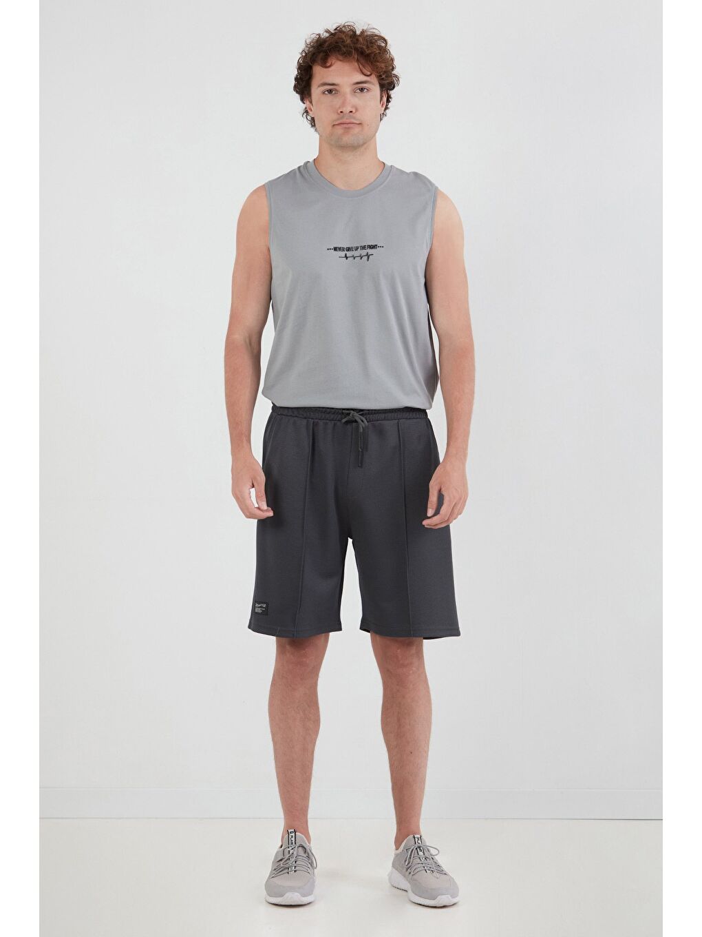 Gri Beli Lastikli Çimalı Cepli Şort-2