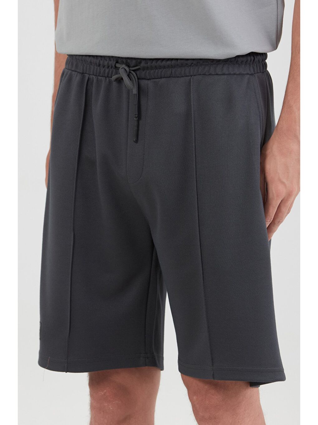 Gri Beli Lastikli Çimalı Cepli Şort-3