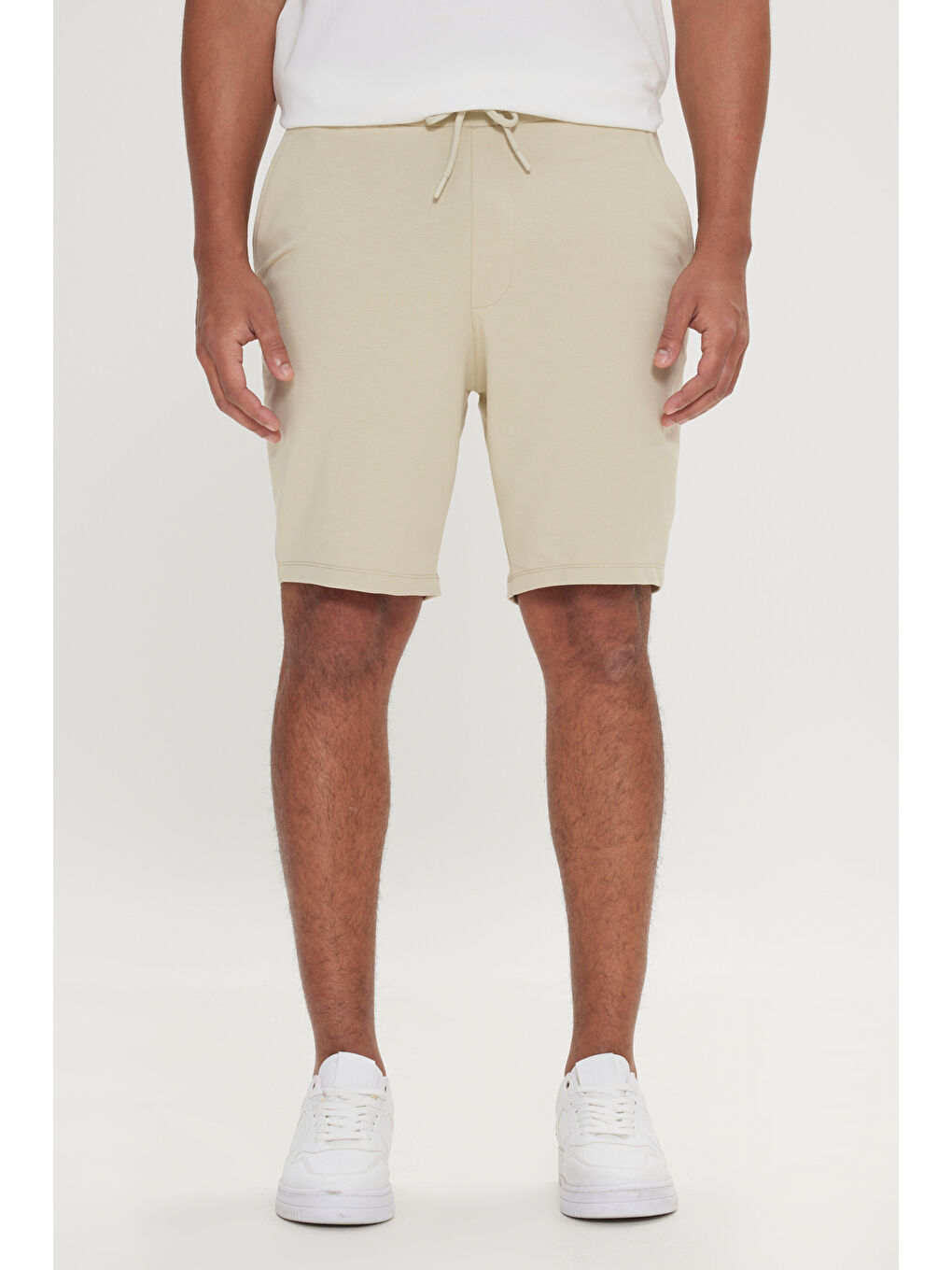 Erkek Bej Standart Fit Normal Kesim Pamuklu Cepli Rahat Örme Şort-1