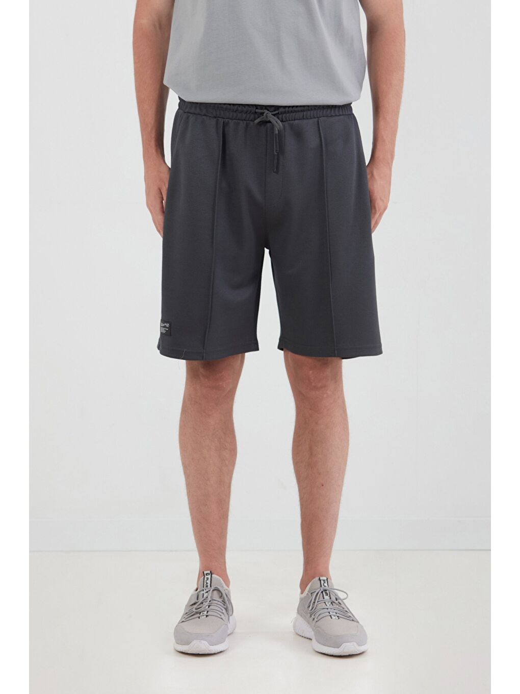 Gri Beli Lastikli Çimalı Cepli Şort-4