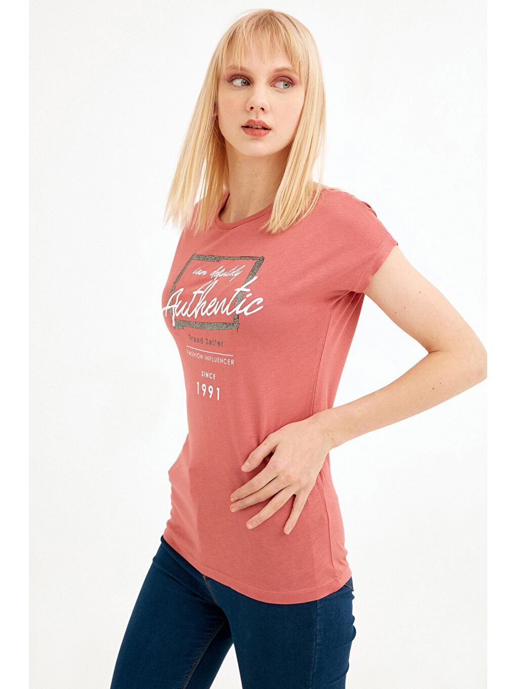 Pembe Yazı Baskılı Tişört-1