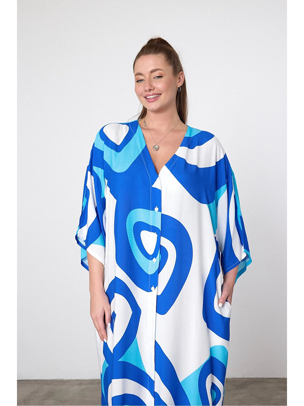 Kadın Beyaz Mavi Desenli Büyük Beden Düğmeli Gömlek Elbise HZL25S-VM19051-3