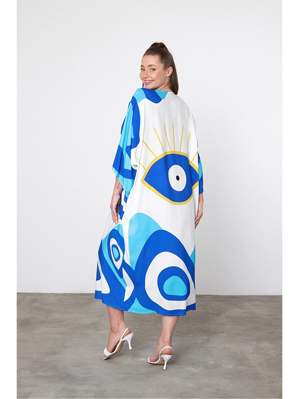 Kadın Beyaz Mavi Desenli Büyük Beden Düğmeli Gömlek Elbise HZL25S-VM19051-4