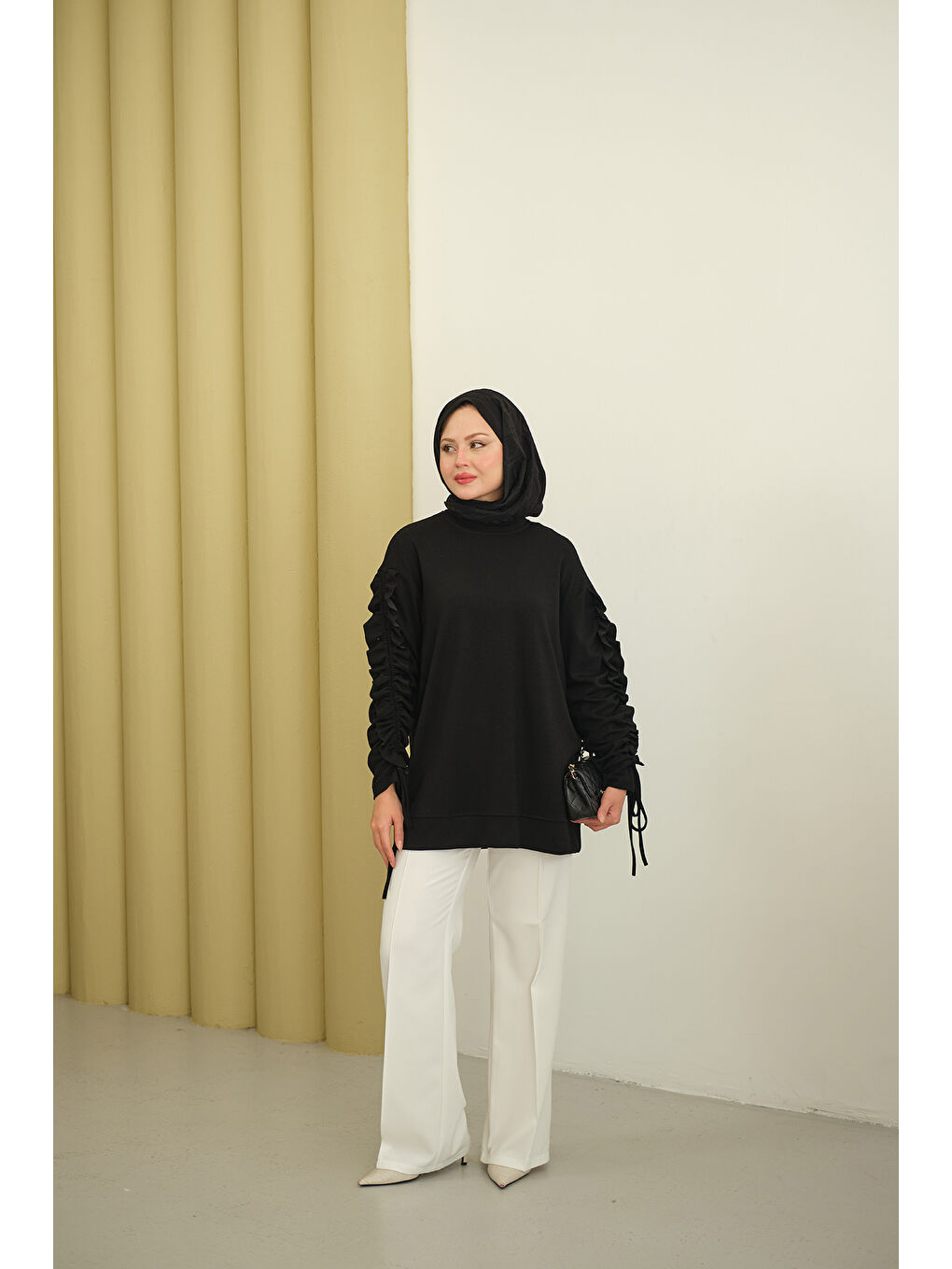 Kadın Kolları Büzgü Detay Tunik Siyah-1