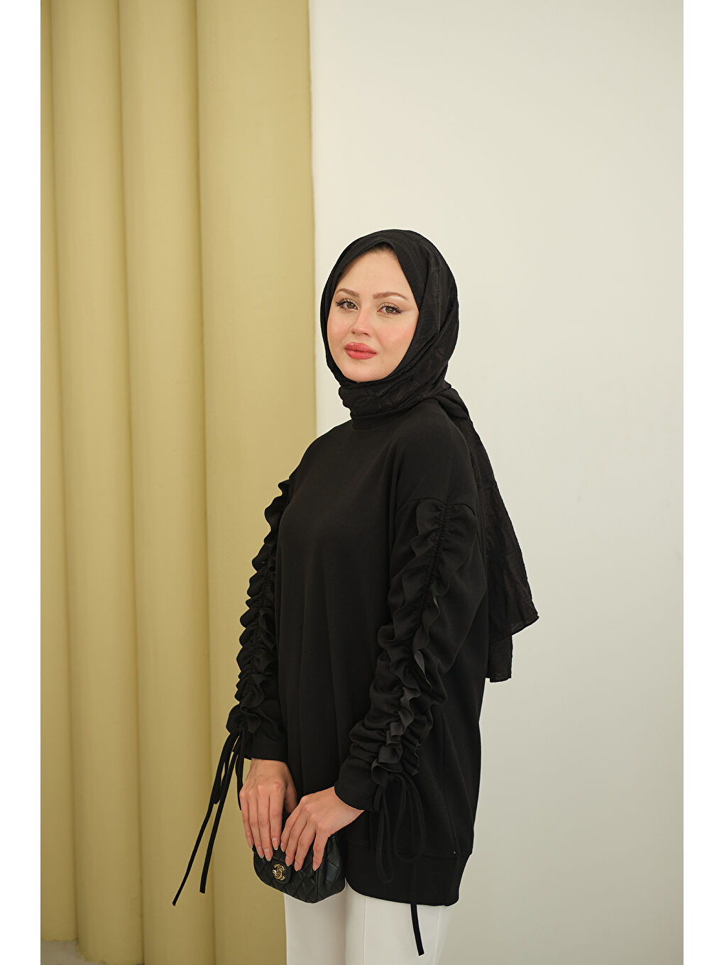 Kadın Kolları Büzgü Detay Tunik Siyah-4