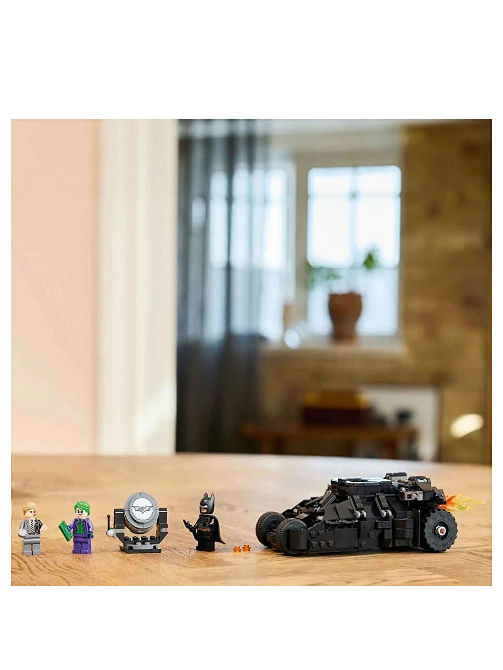DC Batman Batman Tumbler Two-Face ve Jokere Karşı 76303-2