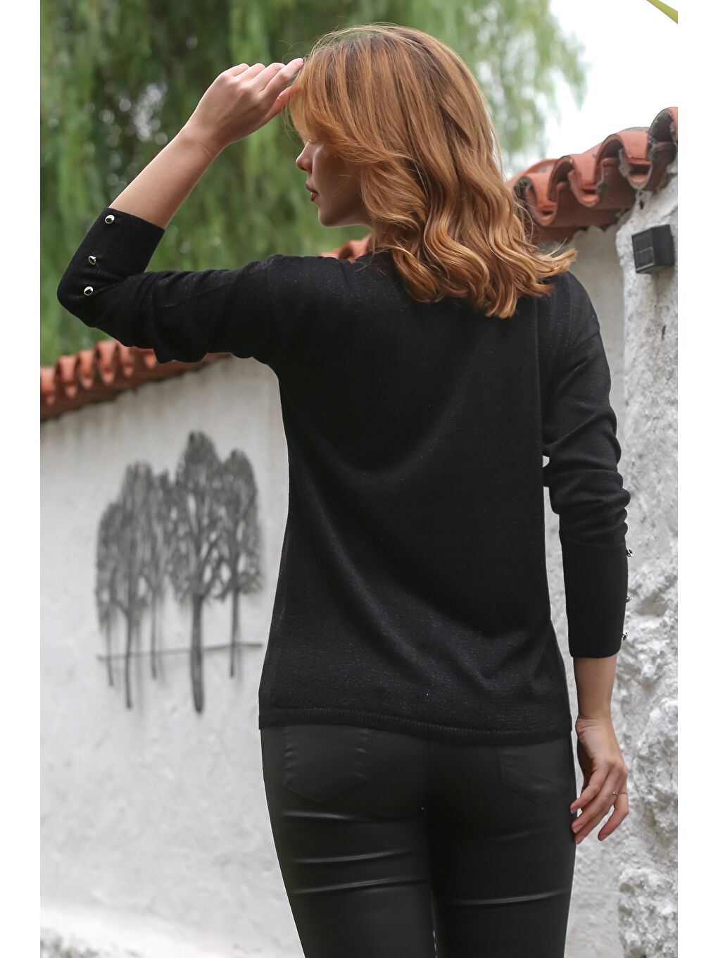 Siyah V Yaka Uzun Kol Düğmeli İnce Simli Triko Kazak 63 58-1