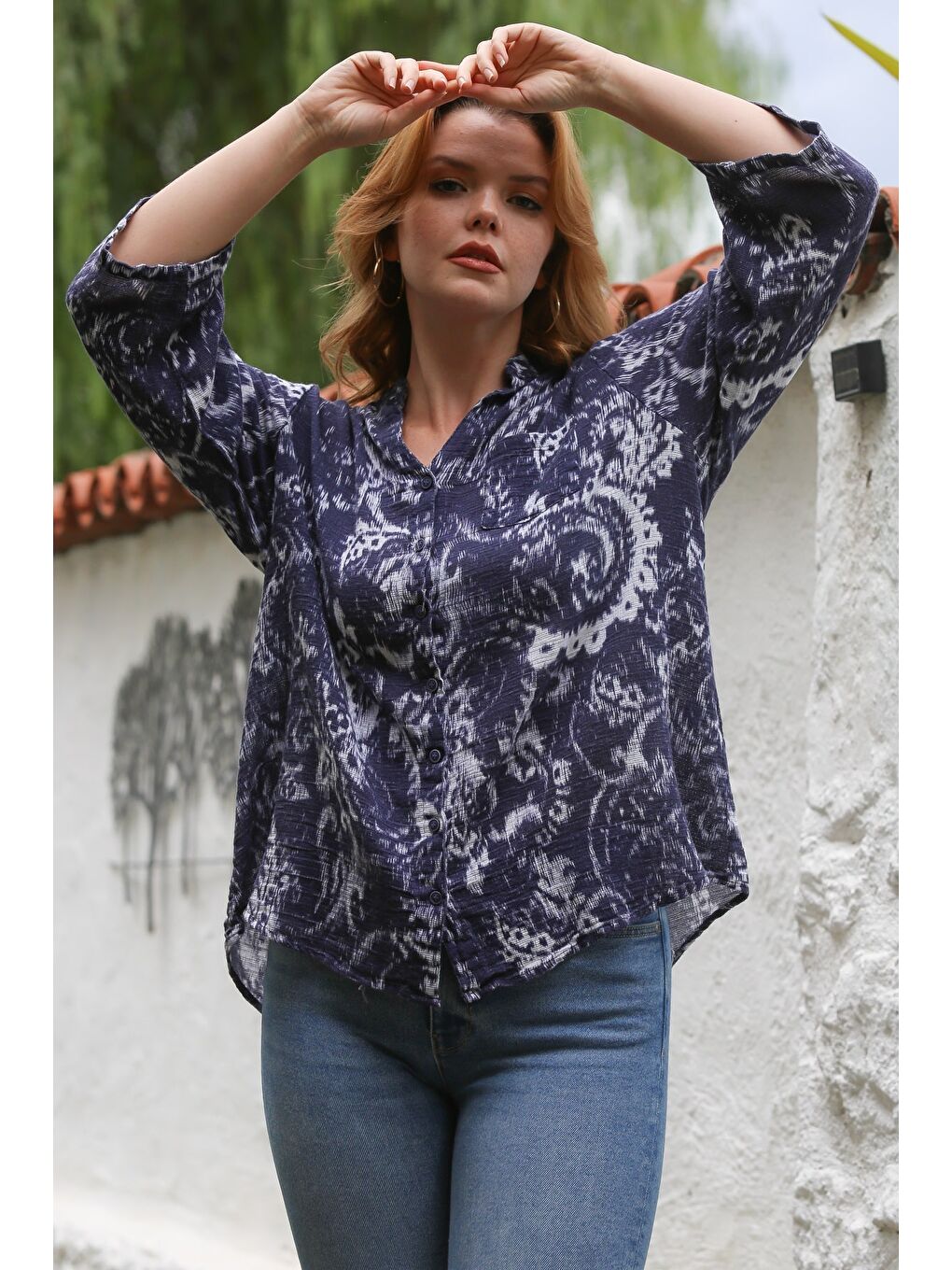 Mavi-Beyaz Hakim Yaka 3/4 Kol Desenli Düğmeli Dokuma Gömlek 70 65-5