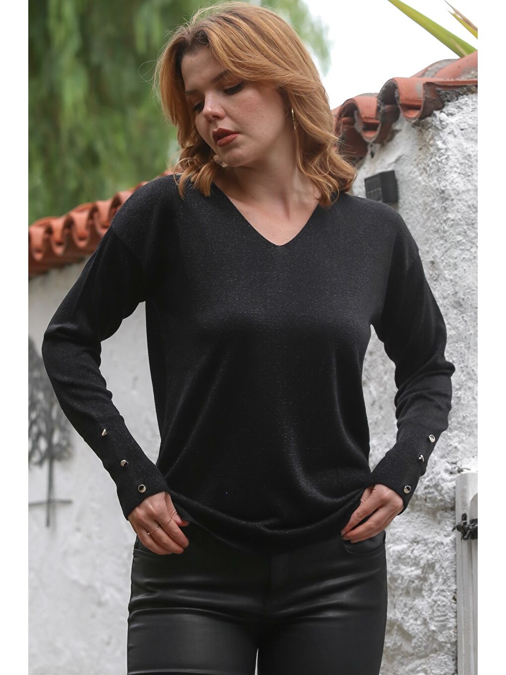 Siyah V Yaka Uzun Kol Düğmeli İnce Simli Triko Kazak 63 58-4