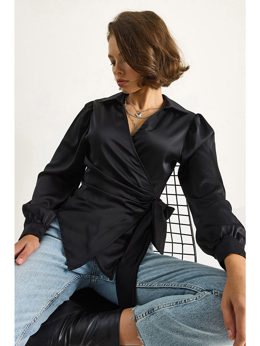 Siyah Kadın Yandan Baglamalı Saten Bluz-1