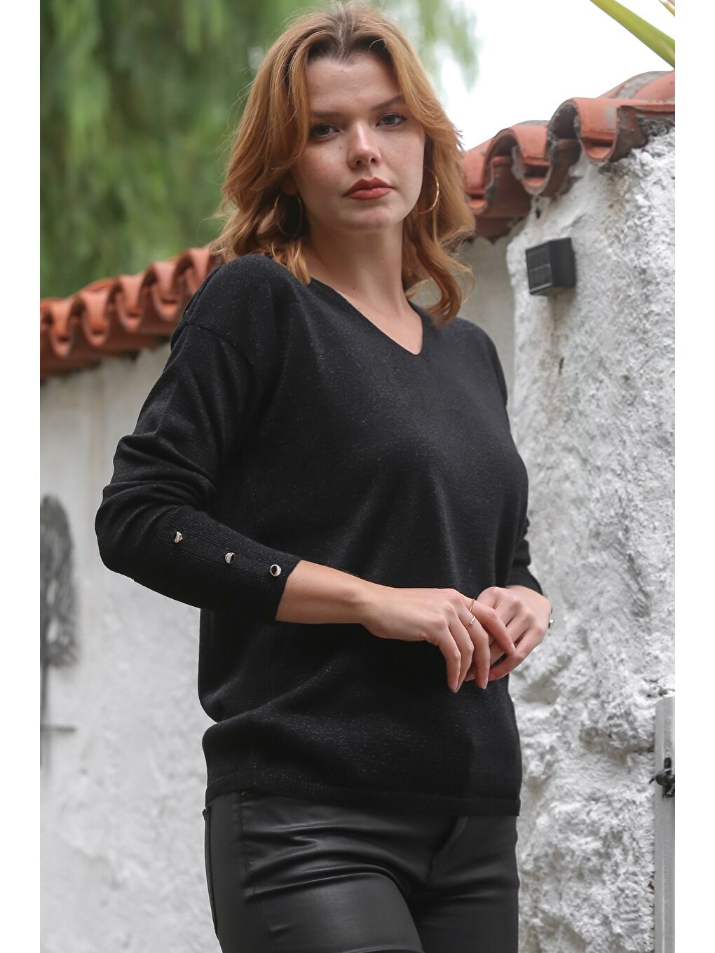 Siyah V Yaka Uzun Kol Düğmeli İnce Simli Triko Kazak 63 58-6