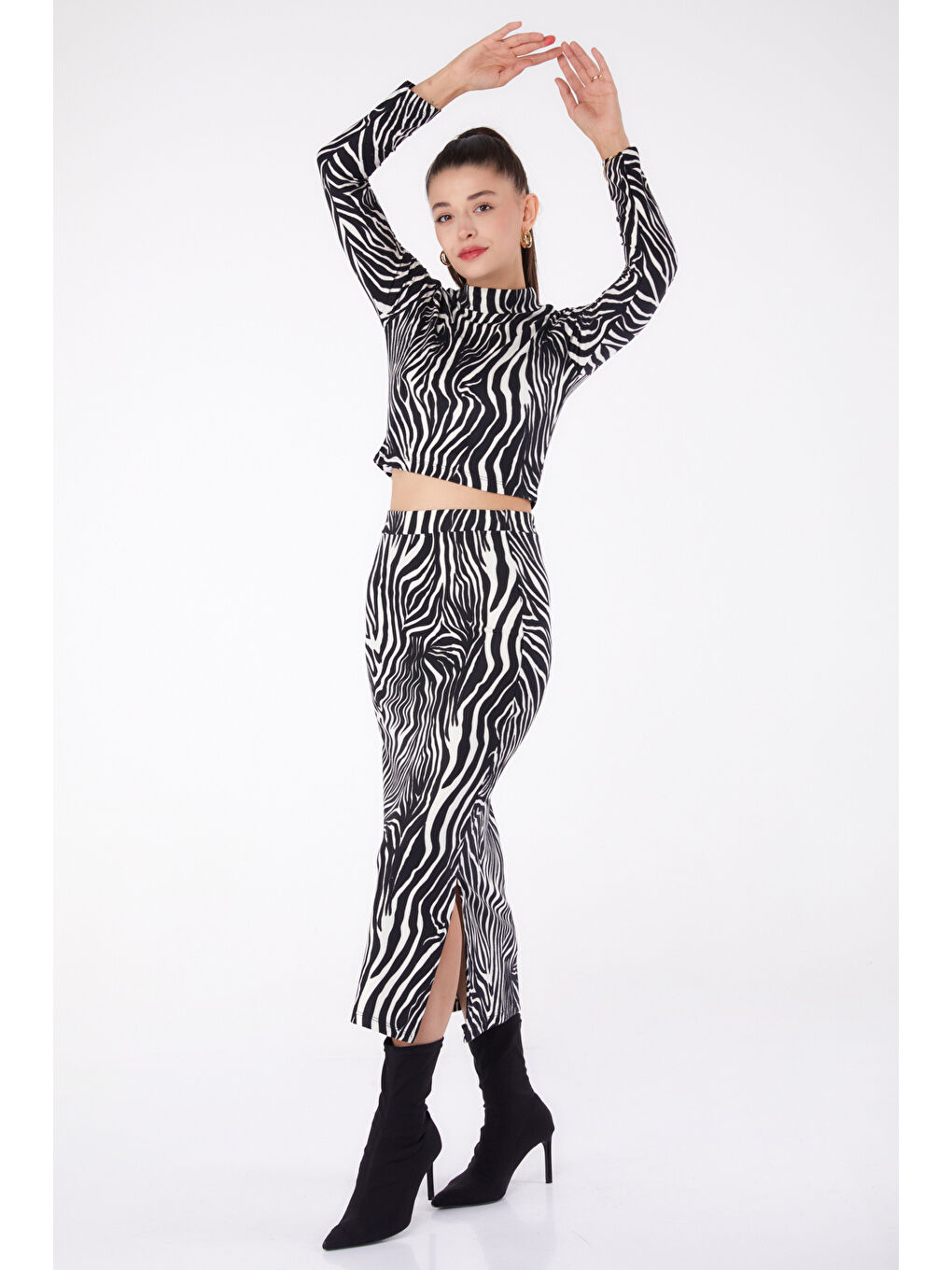 Desenli Yırtmaçlı Etek Siyah - 26323-2