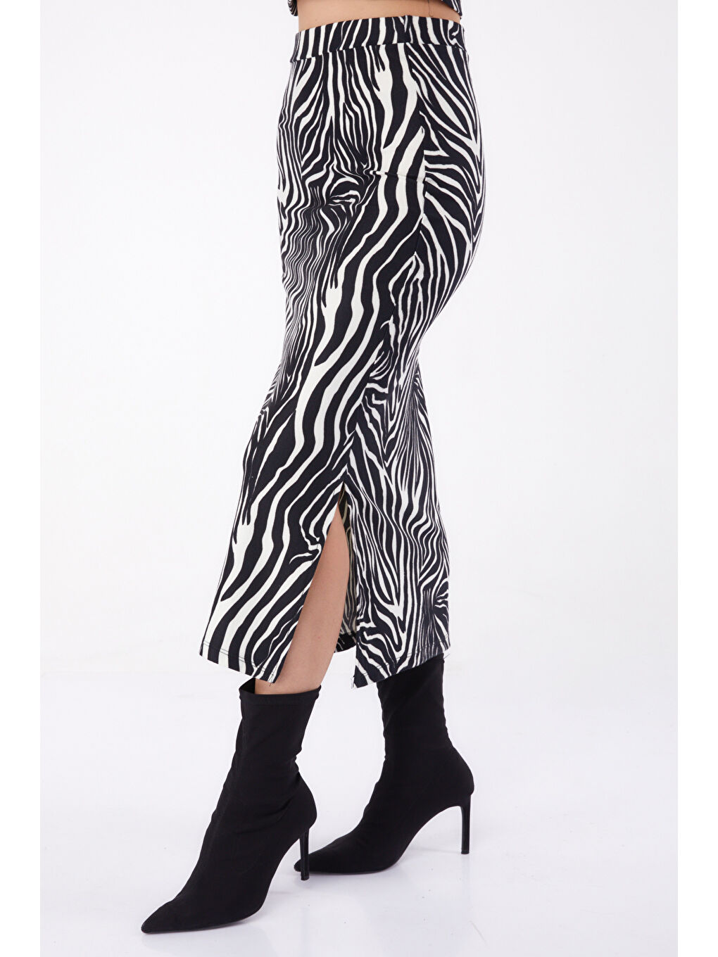 Desenli Yırtmaçlı Etek Siyah - 26323-3