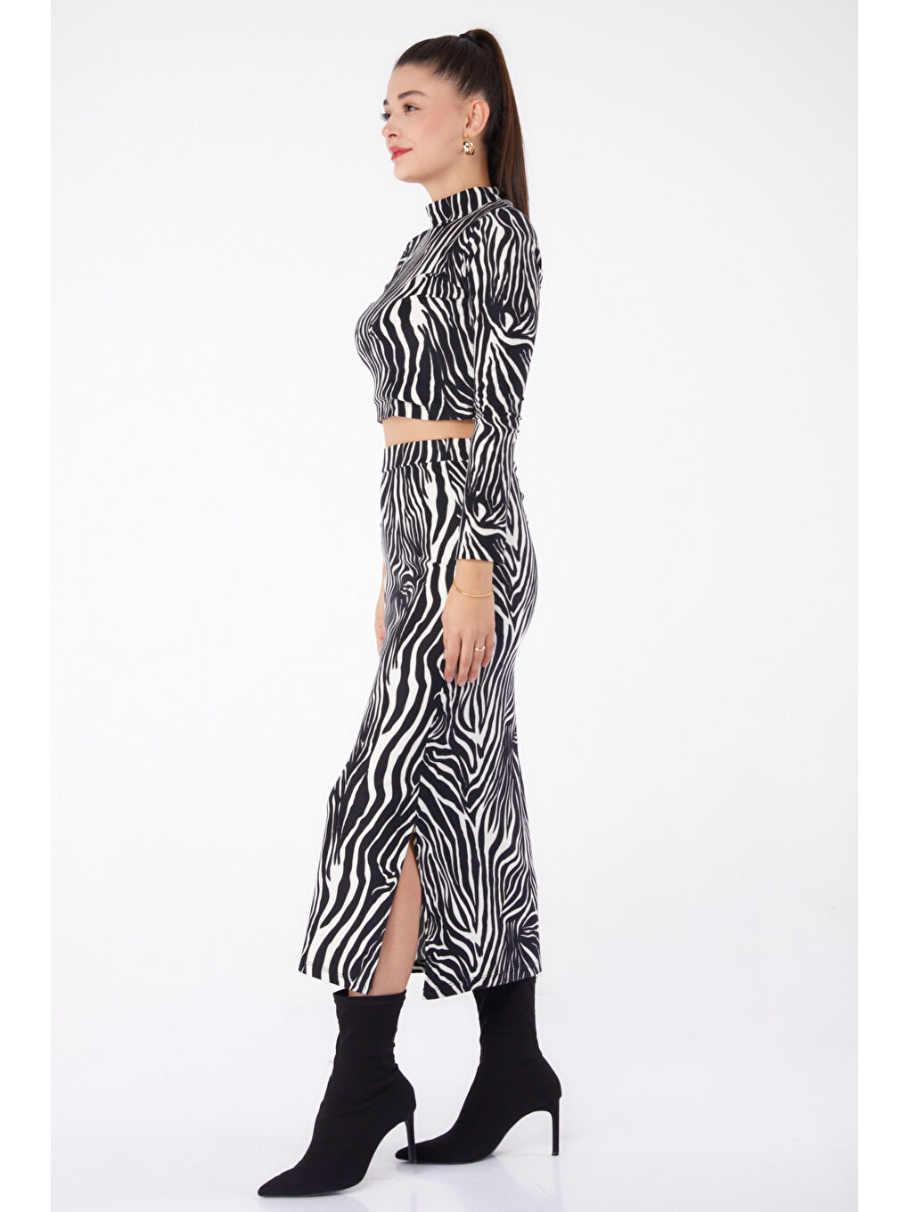 Desenli Yırtmaçlı Etek Siyah - 26323-4