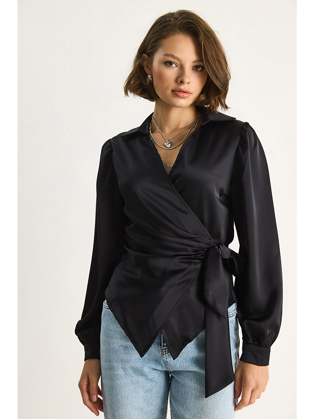 Siyah Kadın Yandan Baglamalı Saten Bluz-3