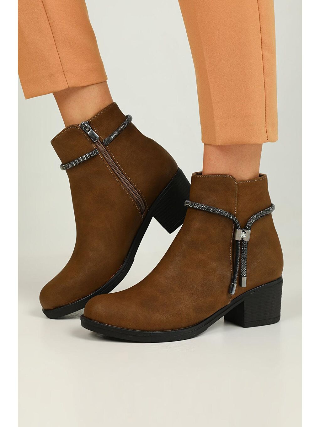 Kahverengi Kadın Fermuarlı Taş Detaylı Topuklu Bot-1