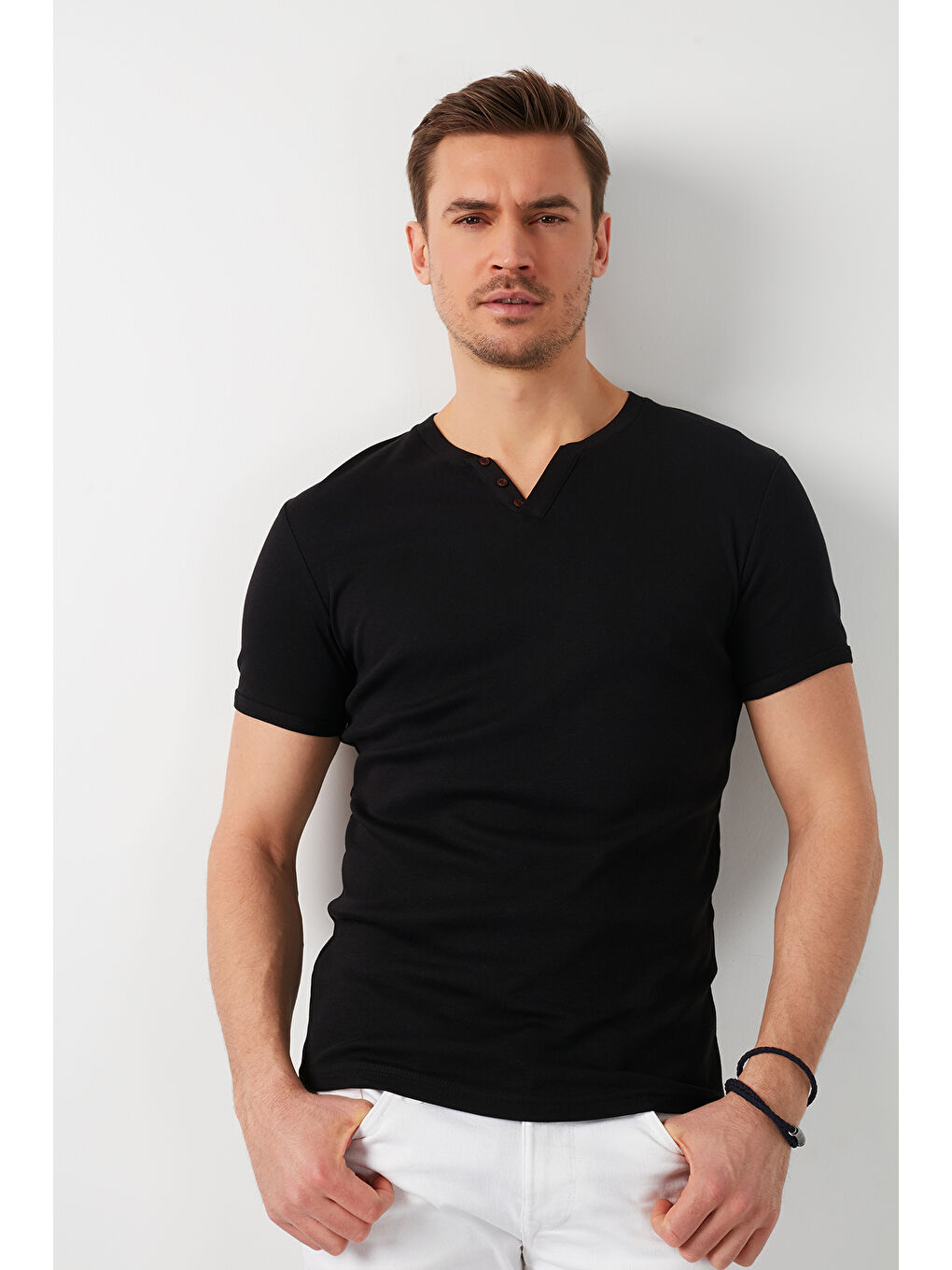 Siyah Pamuklu Düğme Detaylı Slim Fit V Yaka 3'lü Paket %100 Pamuk Tişört 5902122S3-1