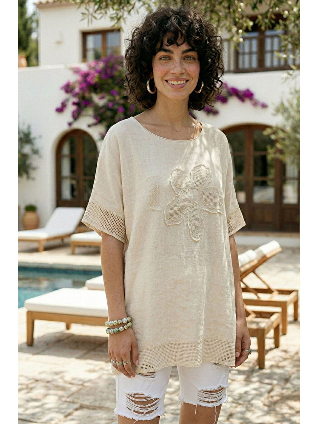 Bej Yuvarlak Yaka Düşük Kol Etek Ve Kol Ucu File Detaylı Çiçek Aplikeli Casual Dokuma Bluz 65 60