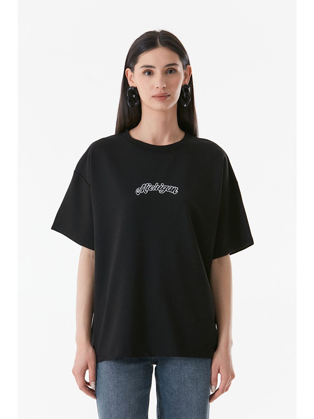 Siyah Michigan Nakışlı Bisiklet Yaka Basic Tişört-1