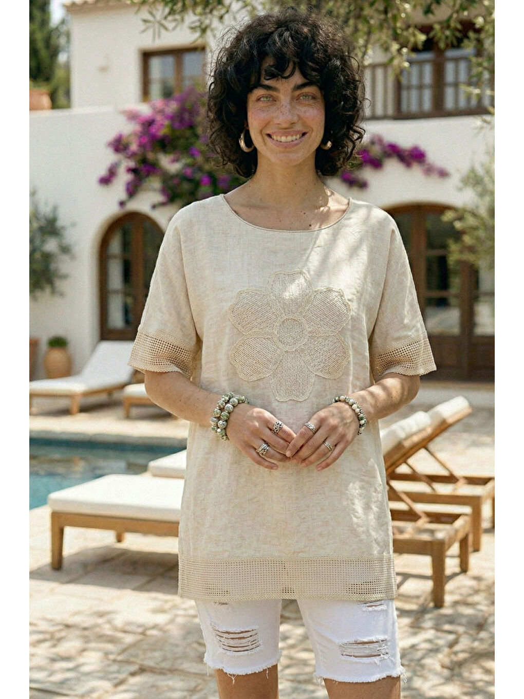 Bej Yuvarlak Yaka Düşük Kol Etek Ve Kol Ucu File Detaylı Çiçek Aplikeli Casual Dokuma Bluz 65 60-3