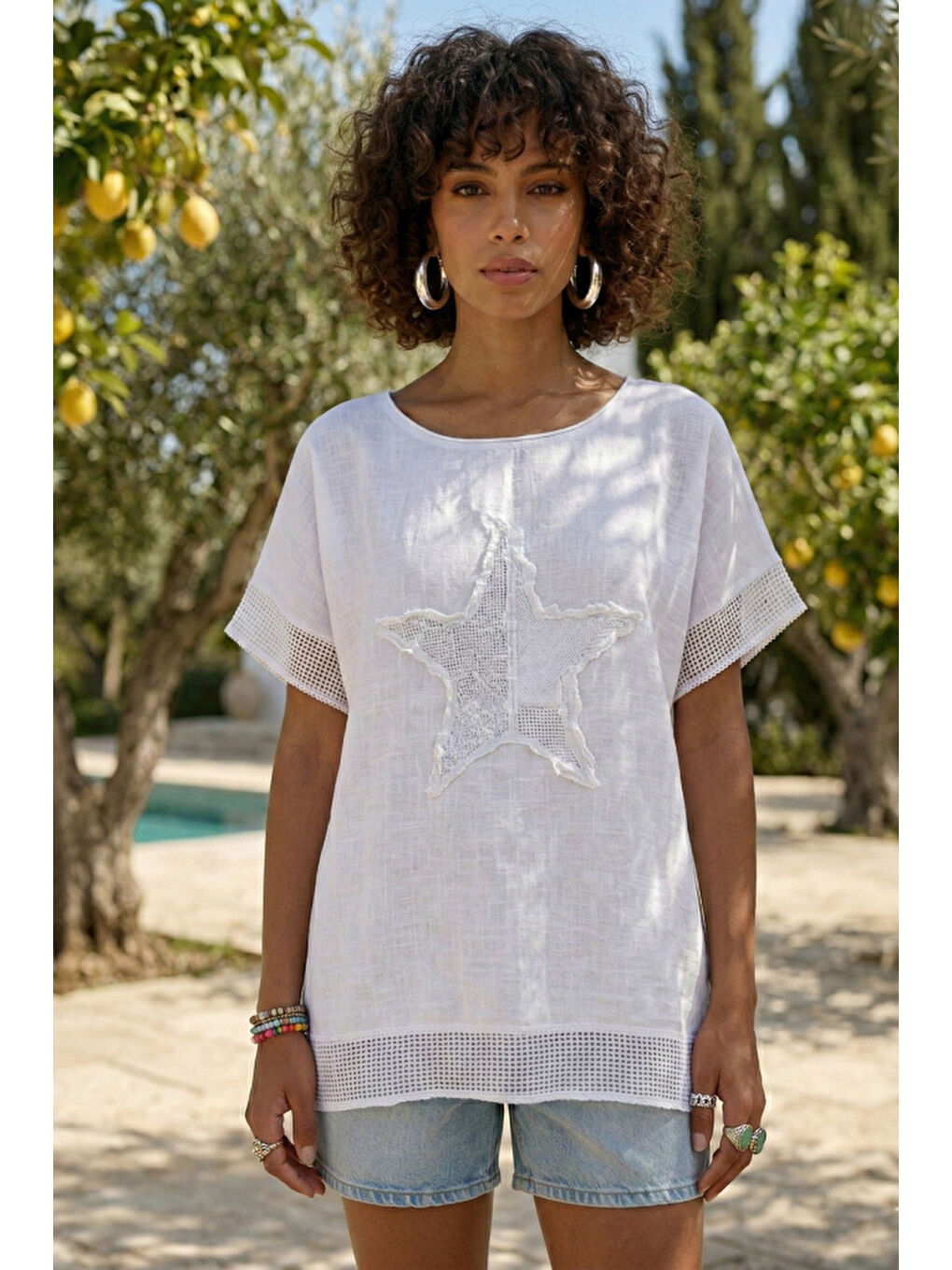 Beyaz Yuvarlak Yaka Düşük Kol Etek Ve Kol Ucu File Detaylı Yıldız Aplikeli Casual Dokuma Bluz 65 60-1