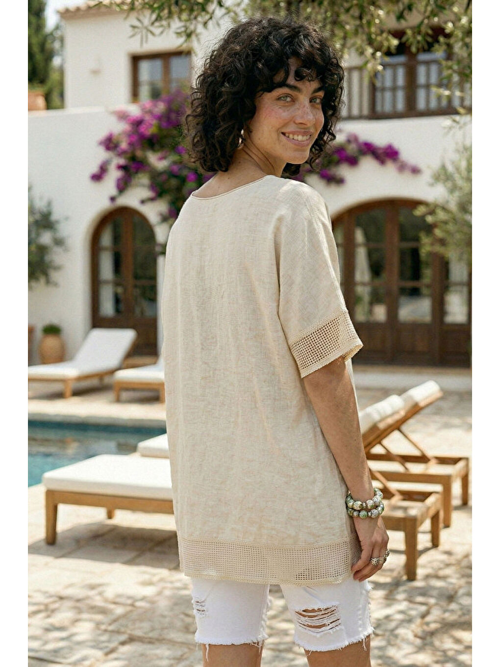 Bej Yuvarlak Yaka Düşük Kol Etek Ve Kol Ucu File Detaylı Çiçek Aplikeli Casual Dokuma Bluz 65 60-5