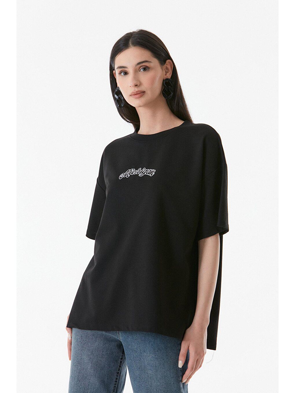 Siyah Michigan Nakışlı Bisiklet Yaka Basic Tişört-4