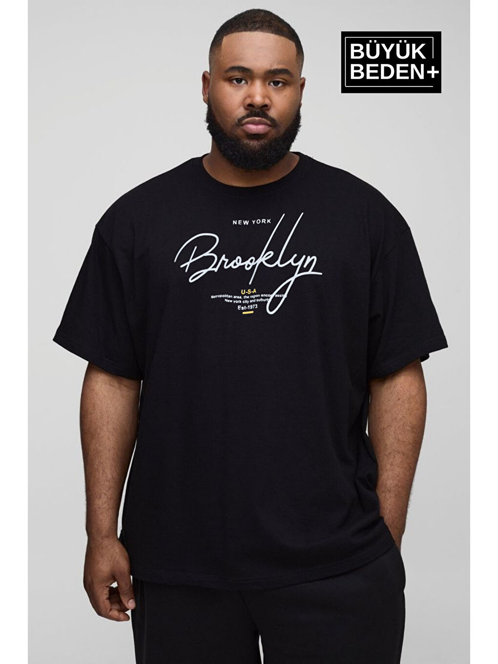 Siyah El Yazılı Brooklyn Baskılı Bisiklet Yaka Büyük Beden Tişört SPR25BTS12