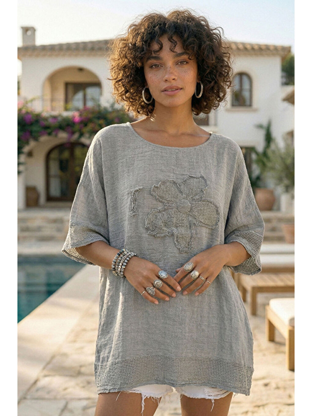 Gri Yuvarlak Yaka Düşük Kol Etek Ve Kol Ucu File Detaylı Çiçek Aplikeli Casual Dokuma Bluz 65 60-1