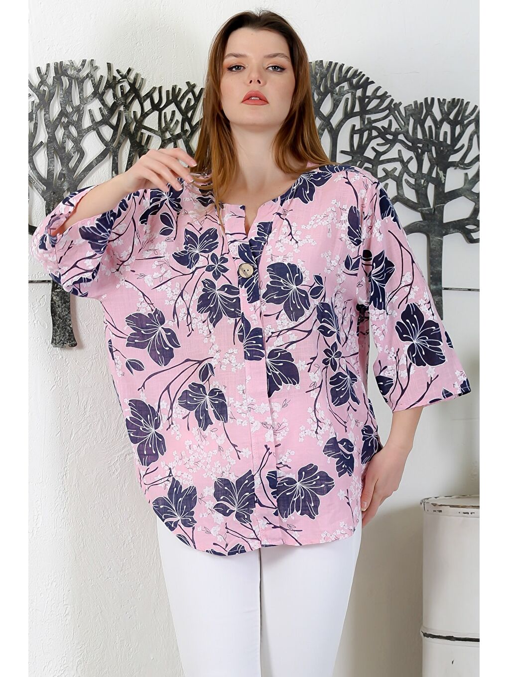 İtalyan Lavanta Pembesi Yuvarlak Yaka Düğmeli 3/4 Kol Çiçekli Düğmeli Casual Dokuma Bluz 65 63-4