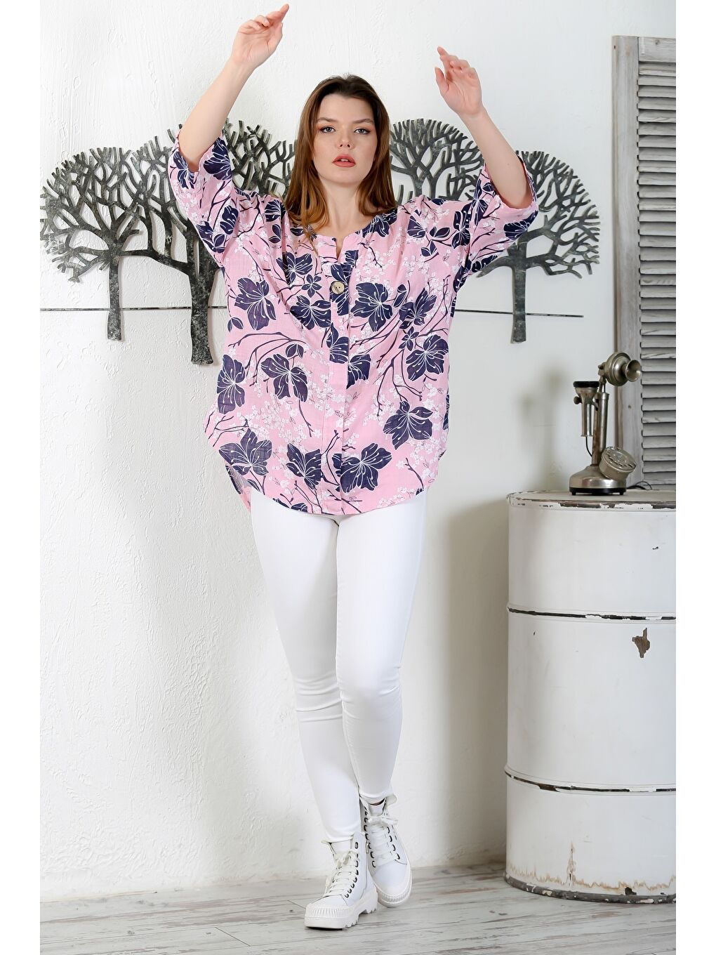 İtalyan Lavanta Pembesi Yuvarlak Yaka Düğmeli 3/4 Kol Çiçekli Düğmeli Casual Dokuma Bluz 65 63-6