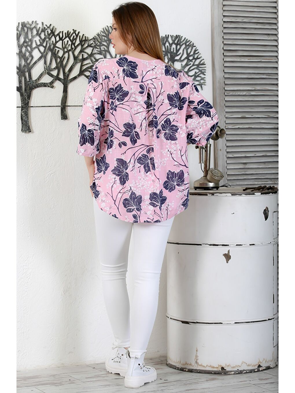 İtalyan Lavanta Pembesi Yuvarlak Yaka Düğmeli 3/4 Kol Çiçekli Düğmeli Casual Dokuma Bluz 65 63-7