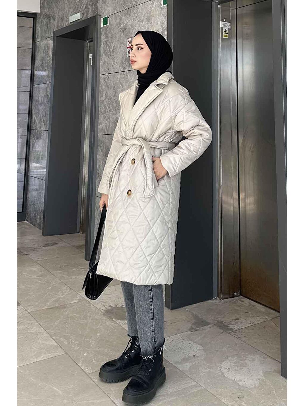 Bej Ceket Yaka Beli Kuşaklı Kapitone Mont Taş-2