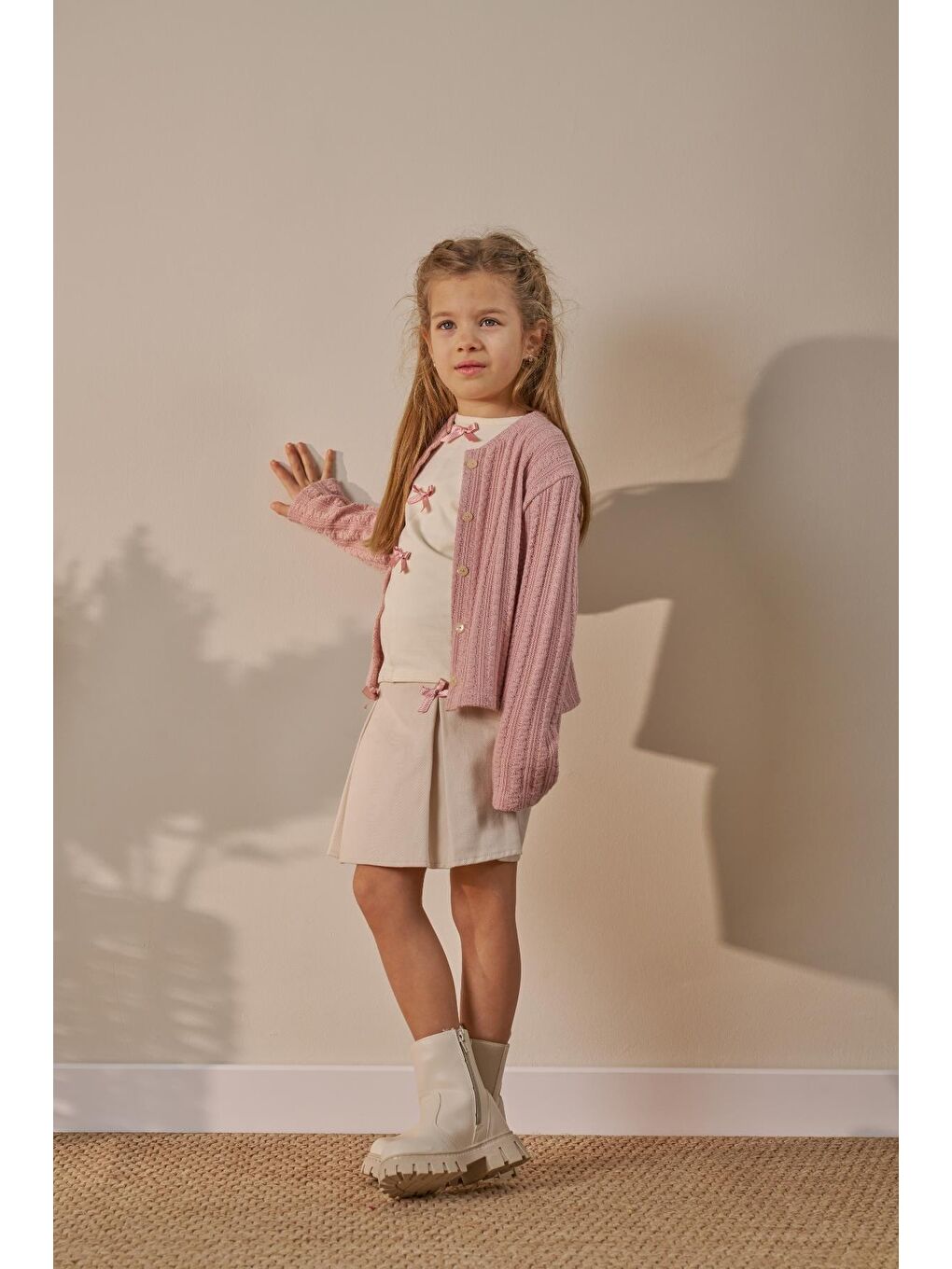 Kız Çocuk Pamuklu Ekru Pembe Fiyonk Detaylı Hırka Etek Takım - 3'Lü-1