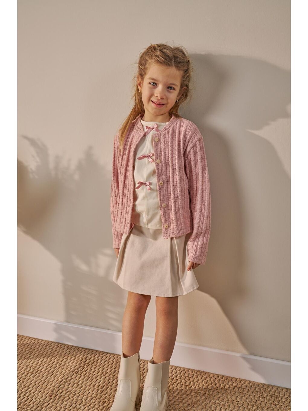 Kız Çocuk Pamuklu Ekru Pembe Fiyonk Detaylı Hırka Etek Takım - 3'Lü-4