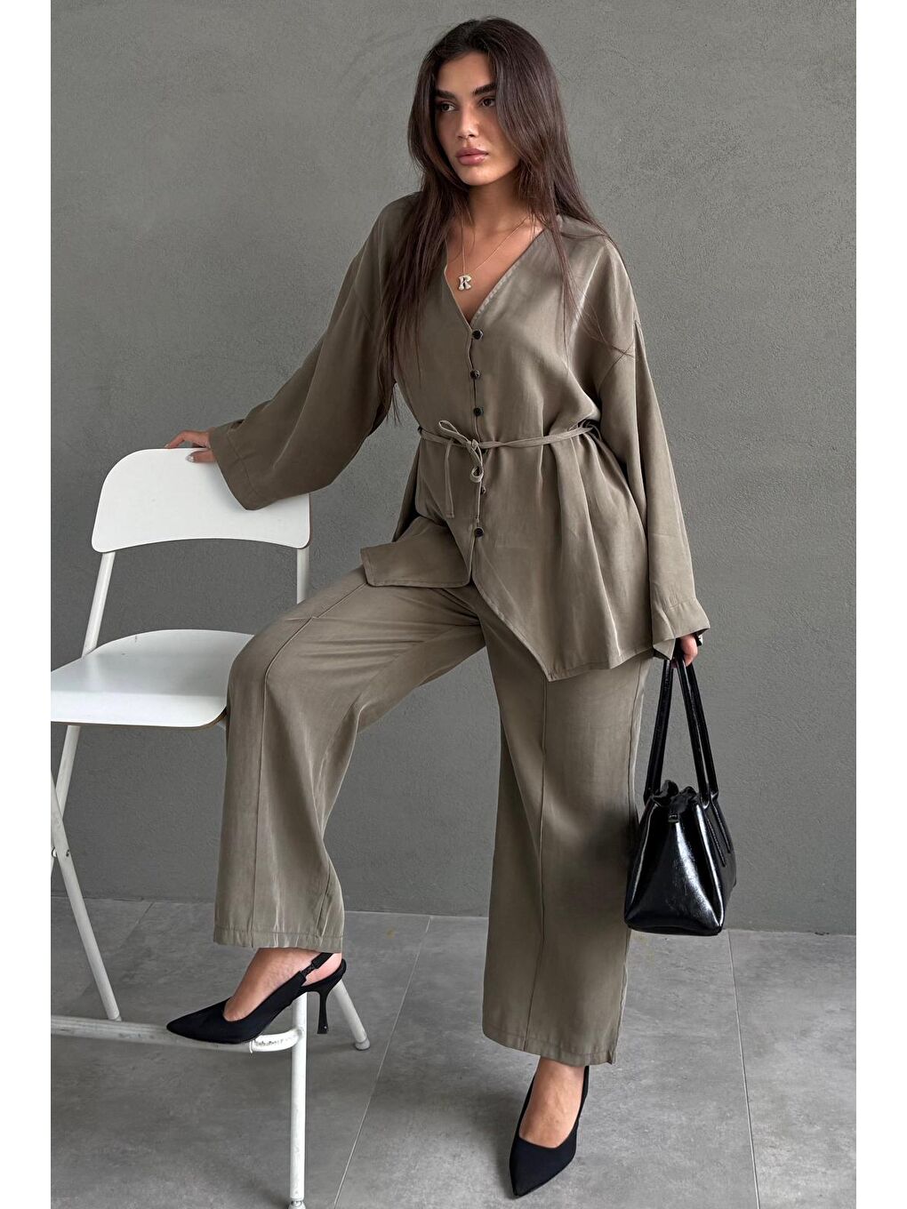 Bej Vizon V Yaka Düğmeli Kuşaklı İkili Modal Kadın Takım Mg2619-1