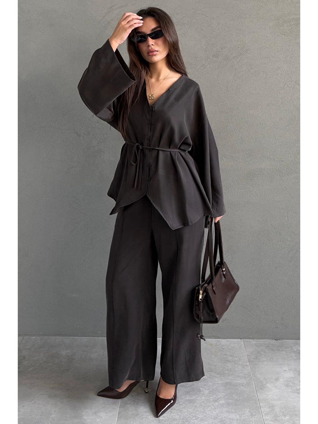 Acı Kahverengi V Yaka Düğmeli Kuşaklı İkili Modal Kadın Takım Mg2619-2