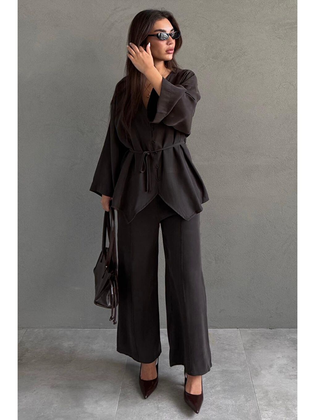 Acı Kahverengi V Yaka Düğmeli Kuşaklı İkili Modal Kadın Takım Mg2619-3