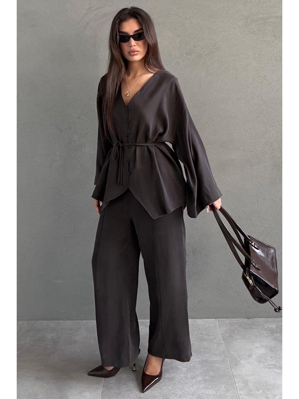 Acı Kahverengi V Yaka Düğmeli Kuşaklı İkili Modal Kadın Takım Mg2619-4