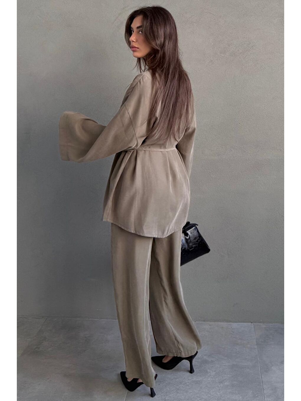 Bej Vizon V Yaka Düğmeli Kuşaklı İkili Modal Kadın Takım Mg2619-3