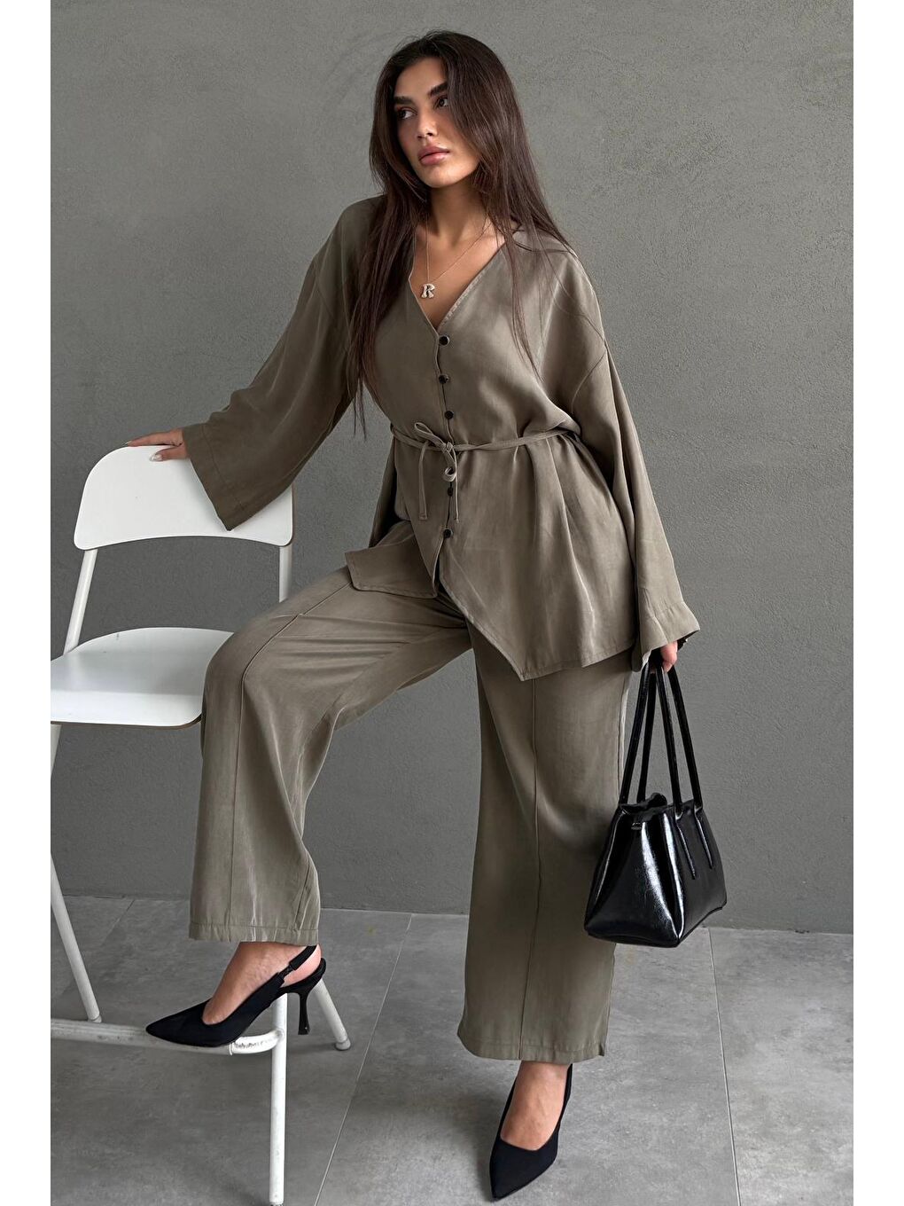 Bej Vizon V Yaka Düğmeli Kuşaklı İkili Modal Kadın Takım Mg2619-4