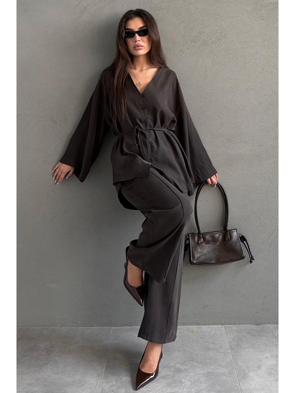 Acı Kahverengi V Yaka Düğmeli Kuşaklı İkili Modal Kadın Takım Mg2619-5