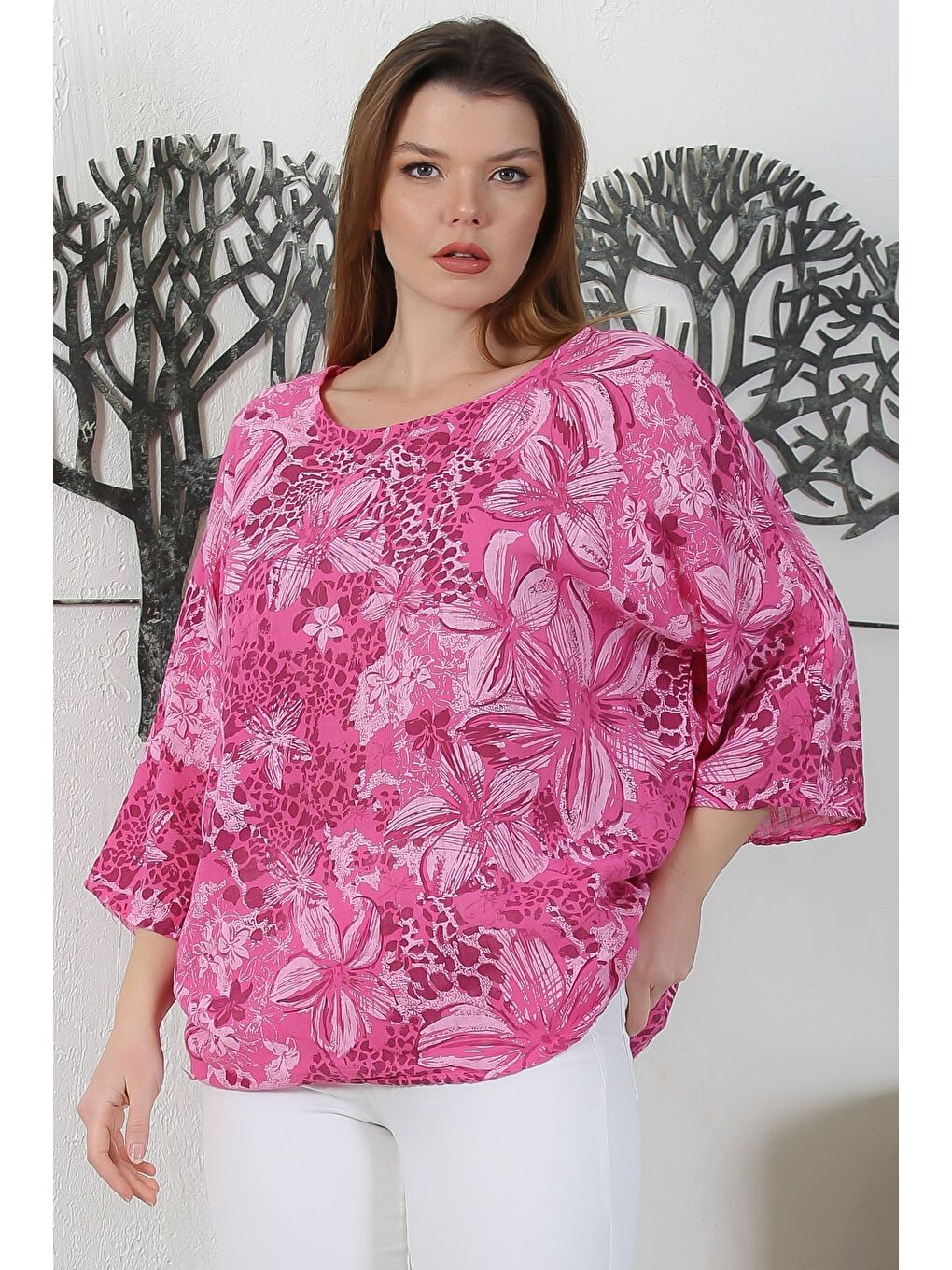 İtalyan Fuşya Havuz Yaka 3/4 Kol Çiçekli Casual Arkası Uzun Dokuma Bluz 65 63