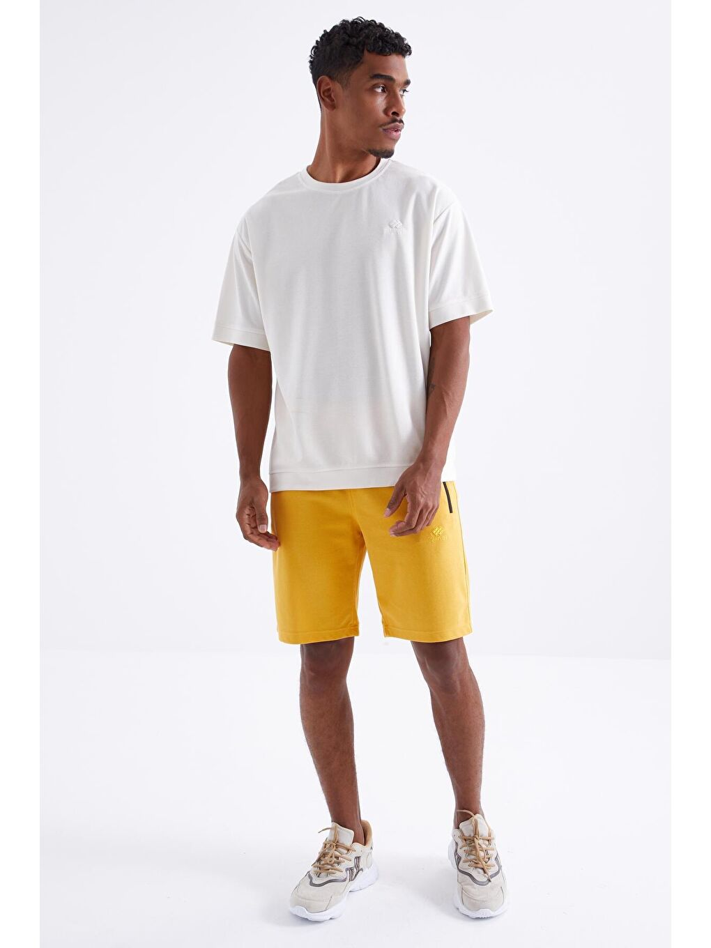 Sarı Hardal Fermuar Cepli Bağcıklı Standart Kalıp Erkek Şort  - 81210-2