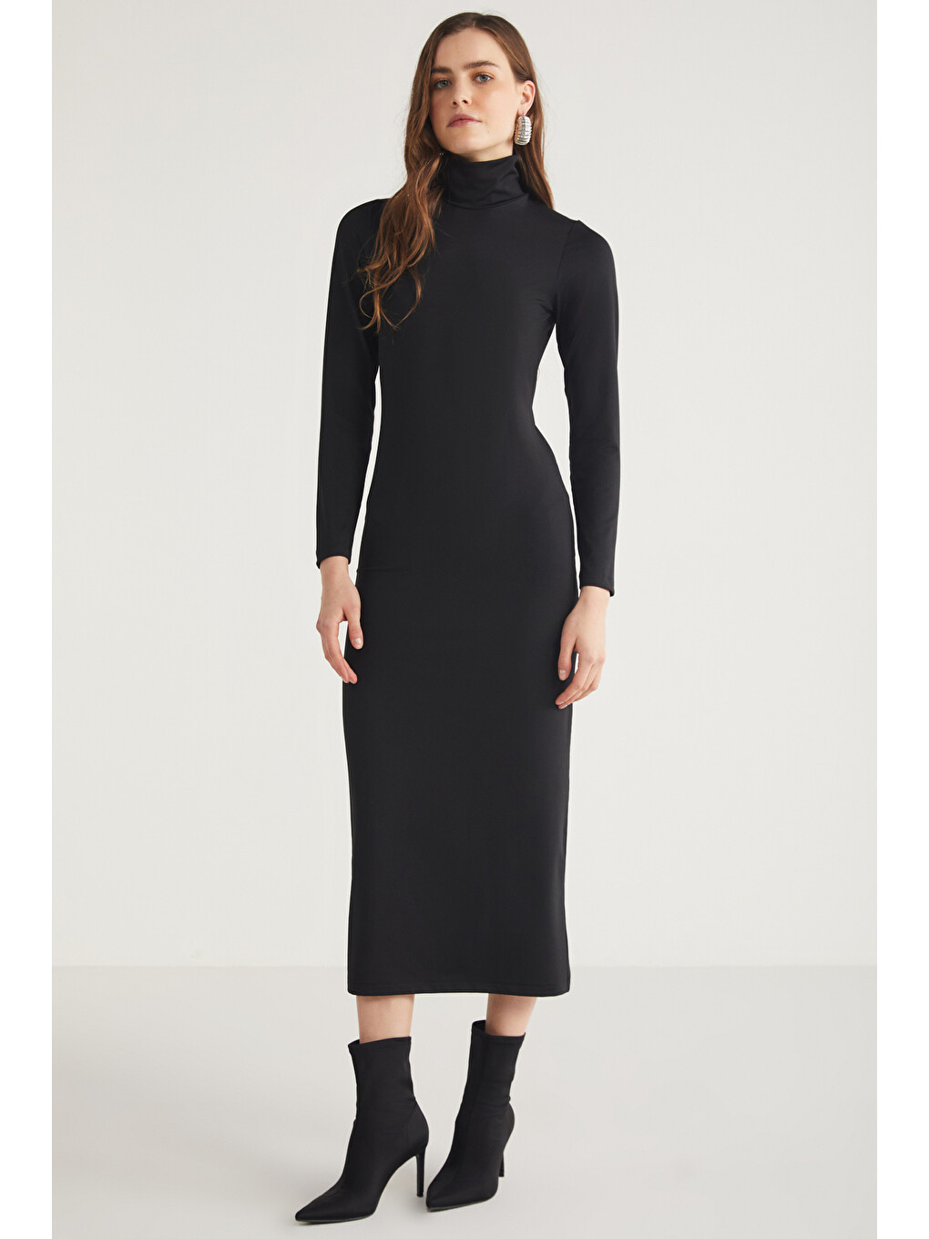 Katja Kadın Vücudu Tamamen Saran Slim Fit Dar Kesim Dik Yaka Midi Boy Siyah Elbise-2