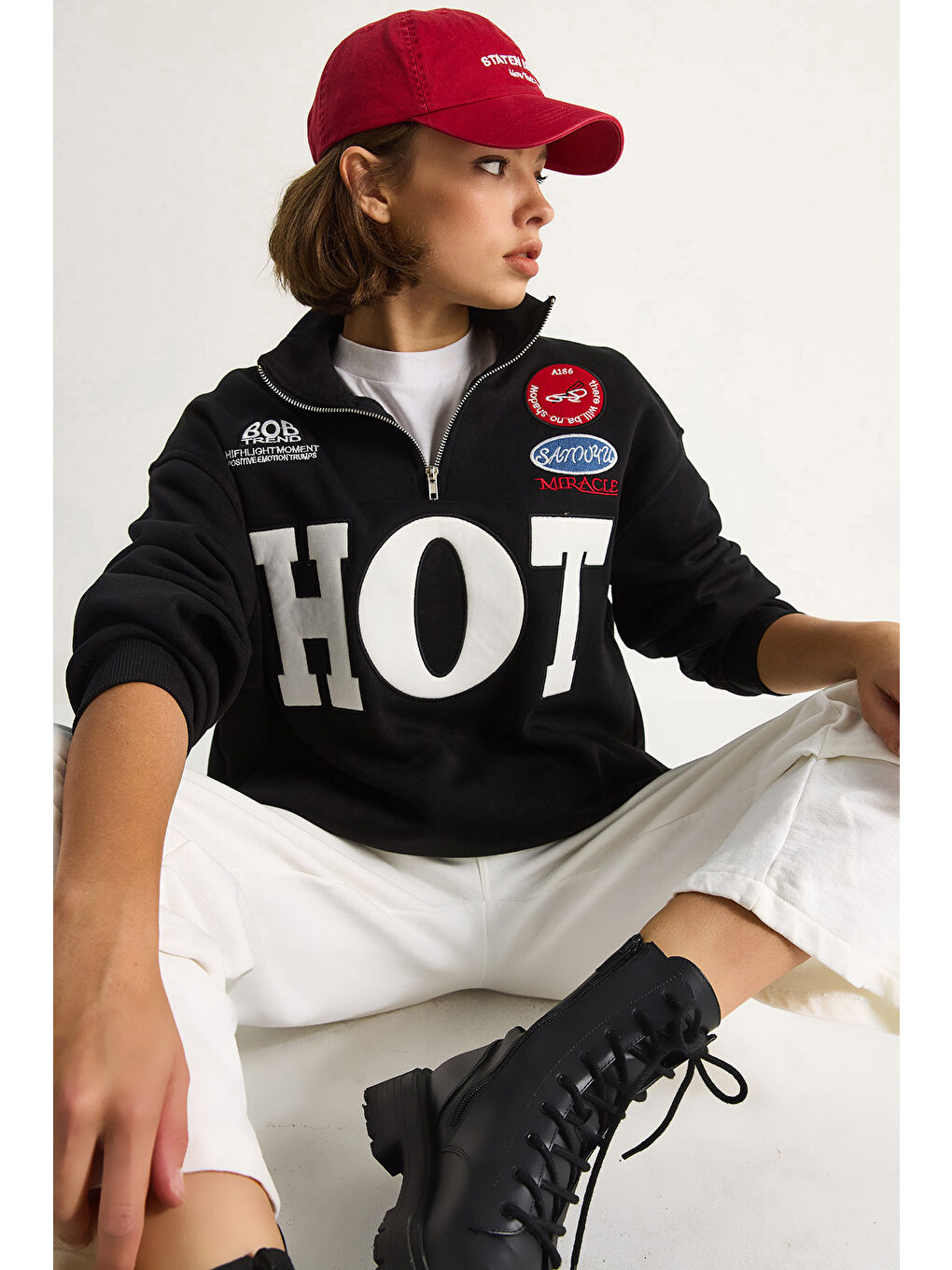 Siyah Kadın Fermuarlı Dik Yaka İşlemeli Üç İplik Şardonlu Oversize Sweatshirt-2