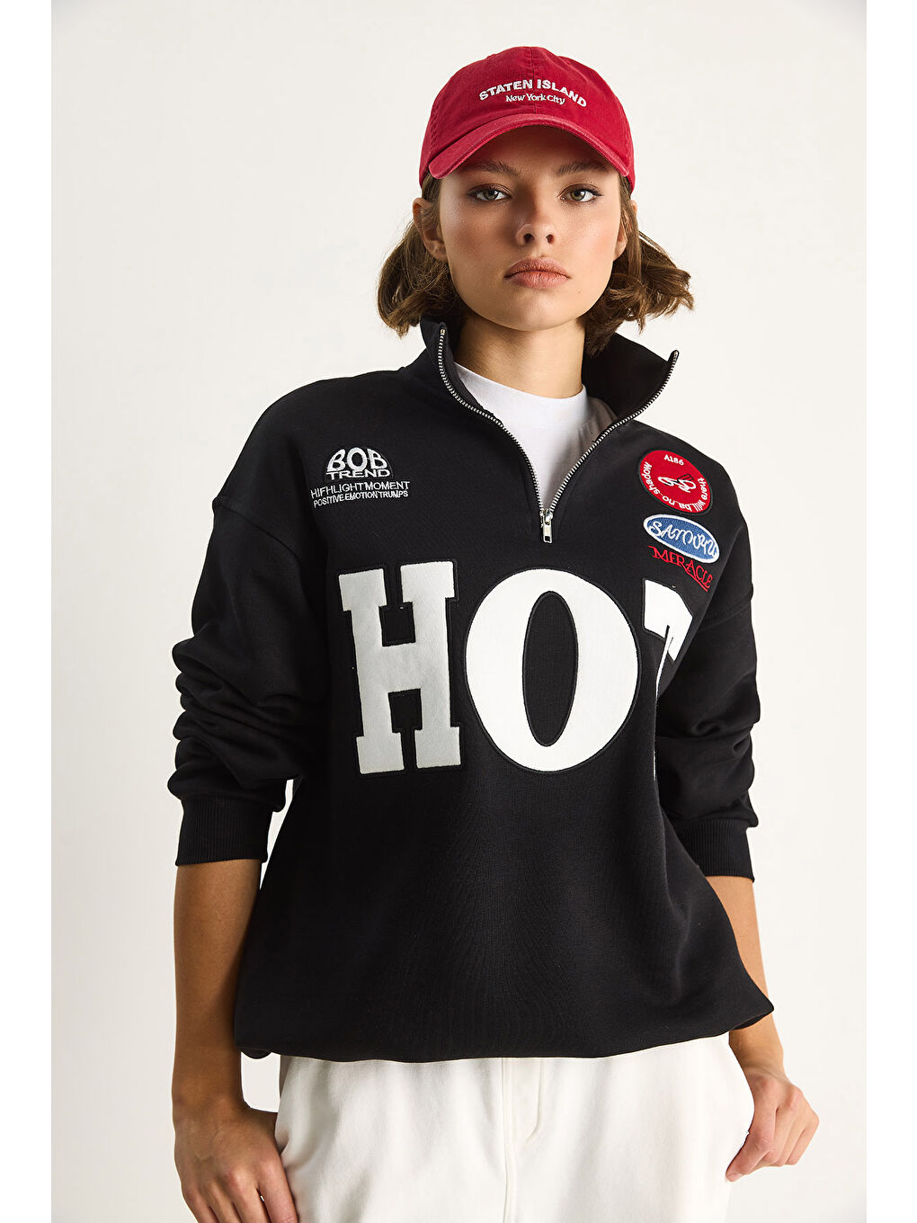 Siyah Kadın Fermuarlı Dik Yaka İşlemeli Üç İplik Şardonlu Oversize Sweatshirt-3