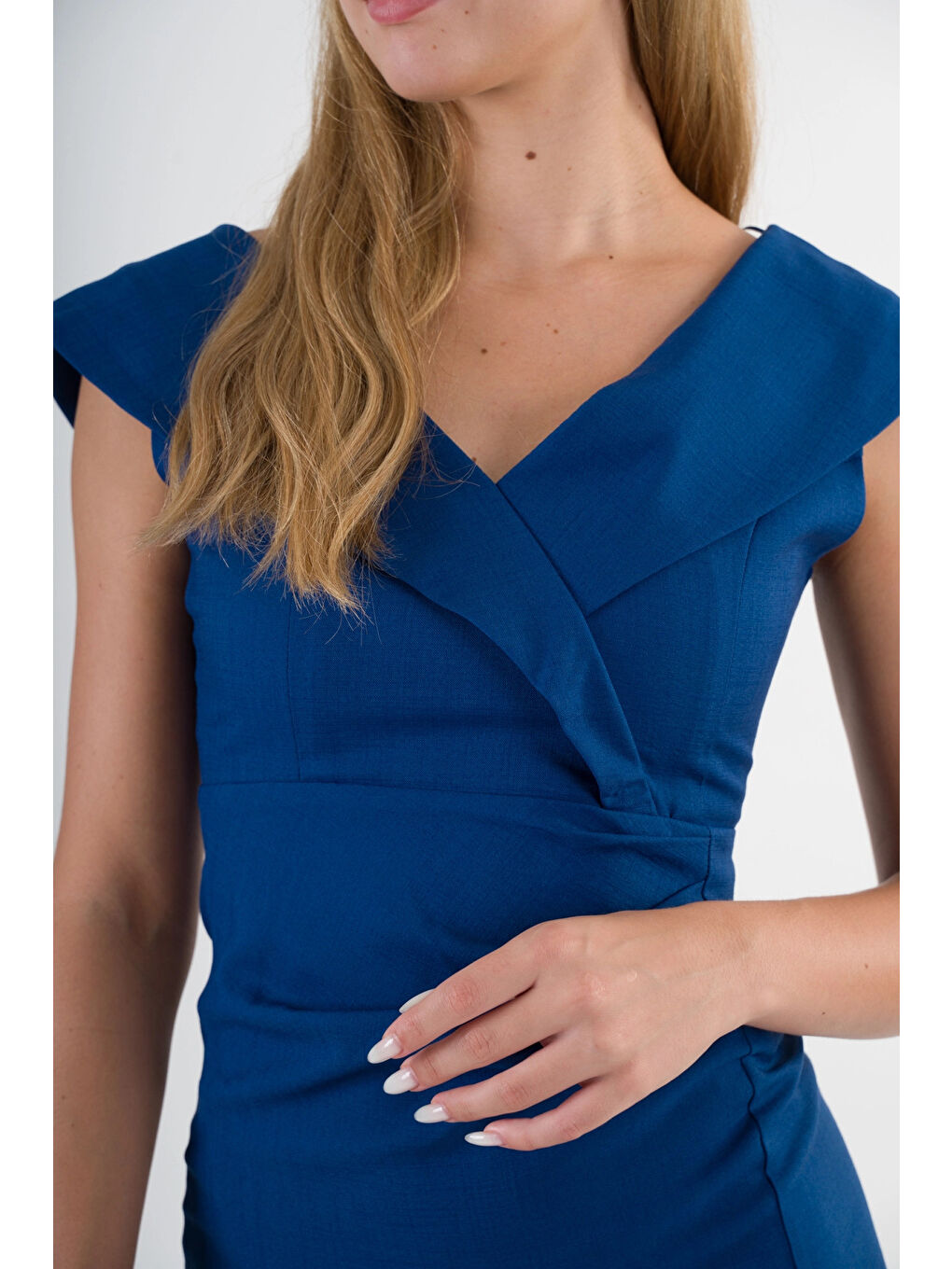 Kadın Lacivert V Yaka Yırtmaç Detaylı Kolsuz Elbise HZL24S-YY272-4